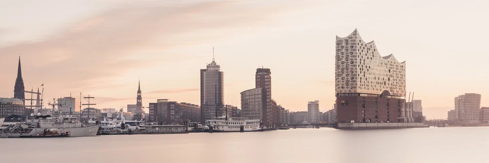 Hamburger Skyline - Elbphilharmonie - fotokunst von Dennis Wehrmann