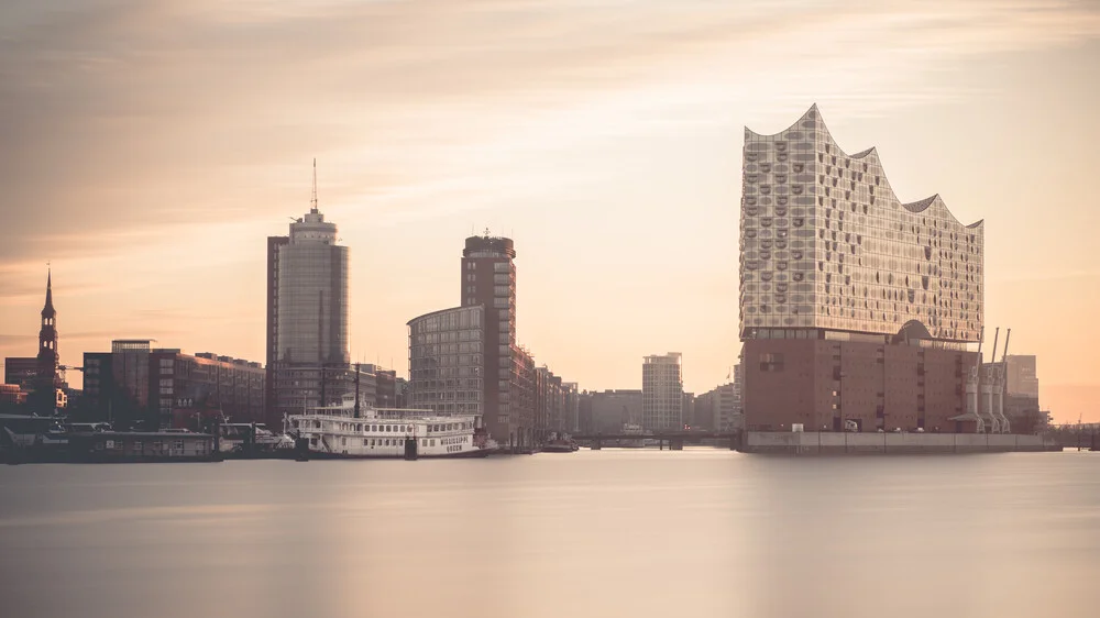 Elbphilharmonie Hamburg - fotokunst von Dennis Wehrmann