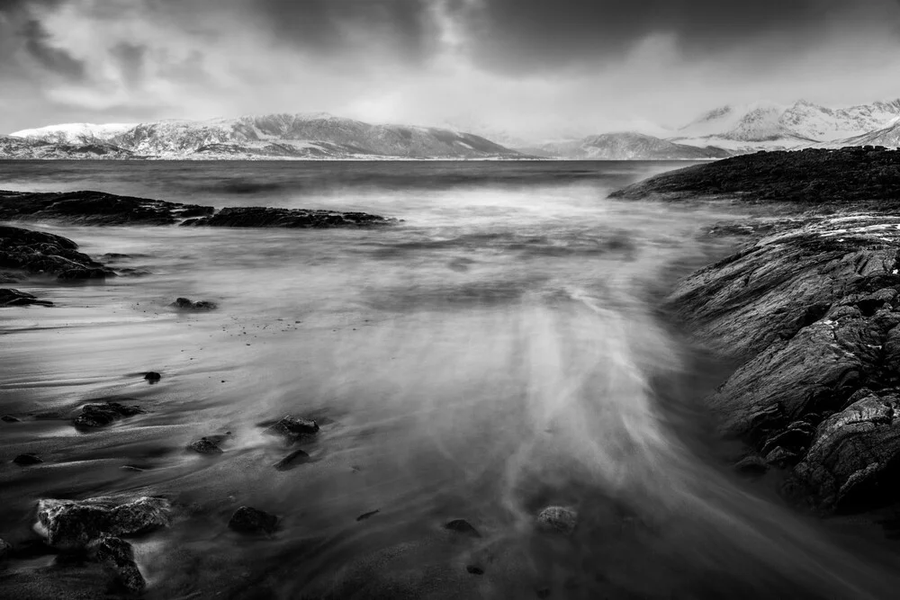 Black & White Coast - fotokunst von Sebastian Worm