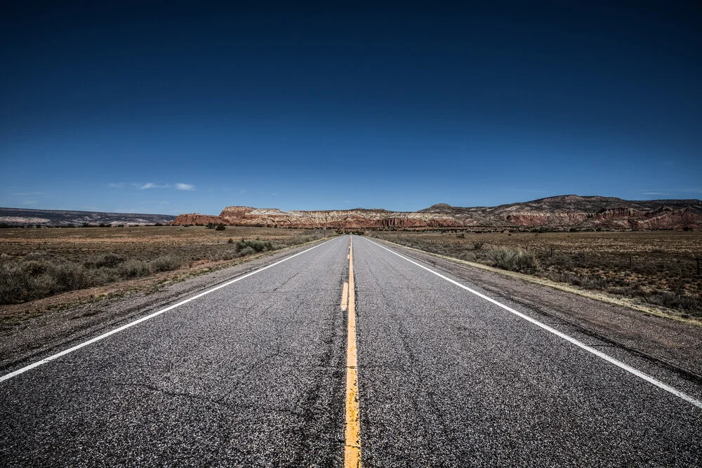 Country road - fotokunst von Sebastian Worm