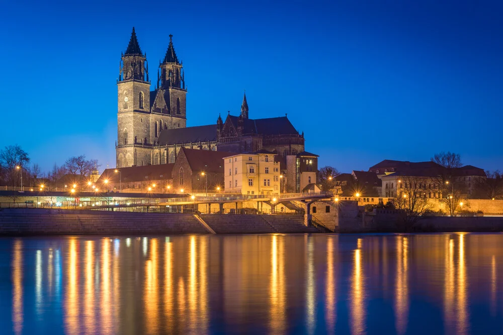 Blaue Stunde am Dom in Magdeburg - fotokunst von Martin Wasilewski