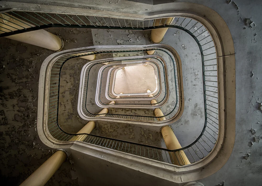 einsame Treppe - fotokunst von Christopher Prenzel