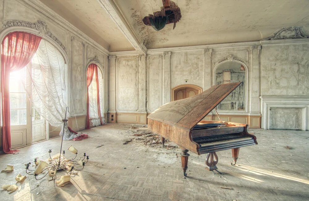 Verlassenes Klavier - fotokunst von Christopher Prenzel