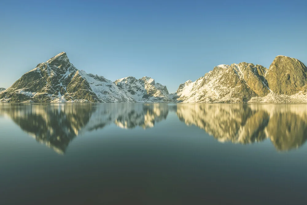 Lofoten Mountains - fotokunst von Sebastian Worm
