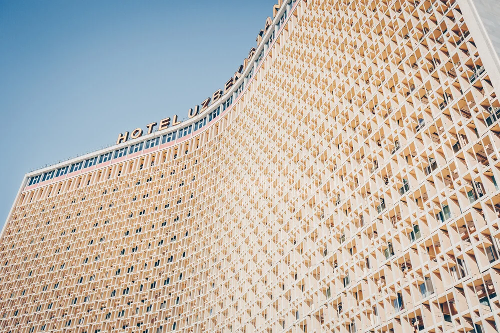 Architektur-Highlight der Sowjetära: Hotel Uzbekistan, Taschkent - fotokunst von Eva Stadler