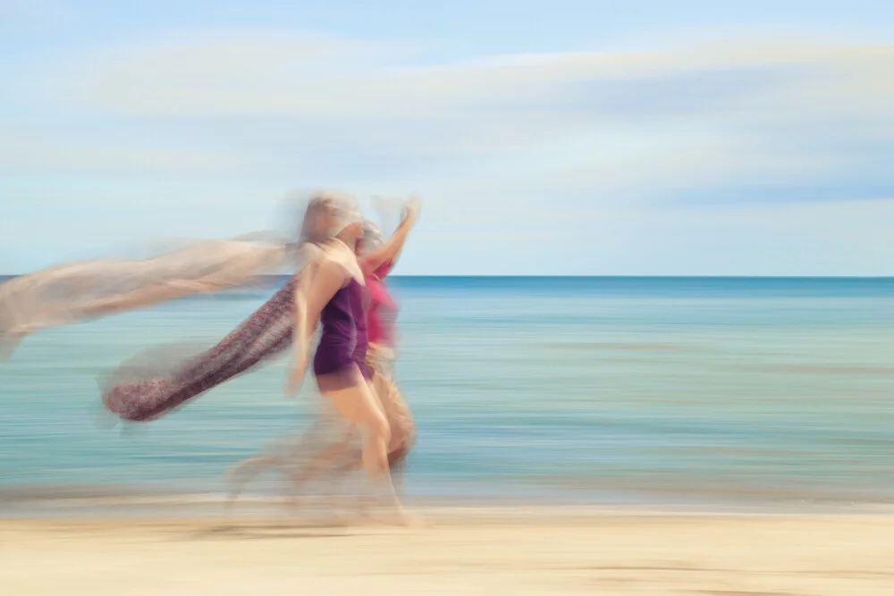 two women on beach V - fotokunst von Holger Nimtz