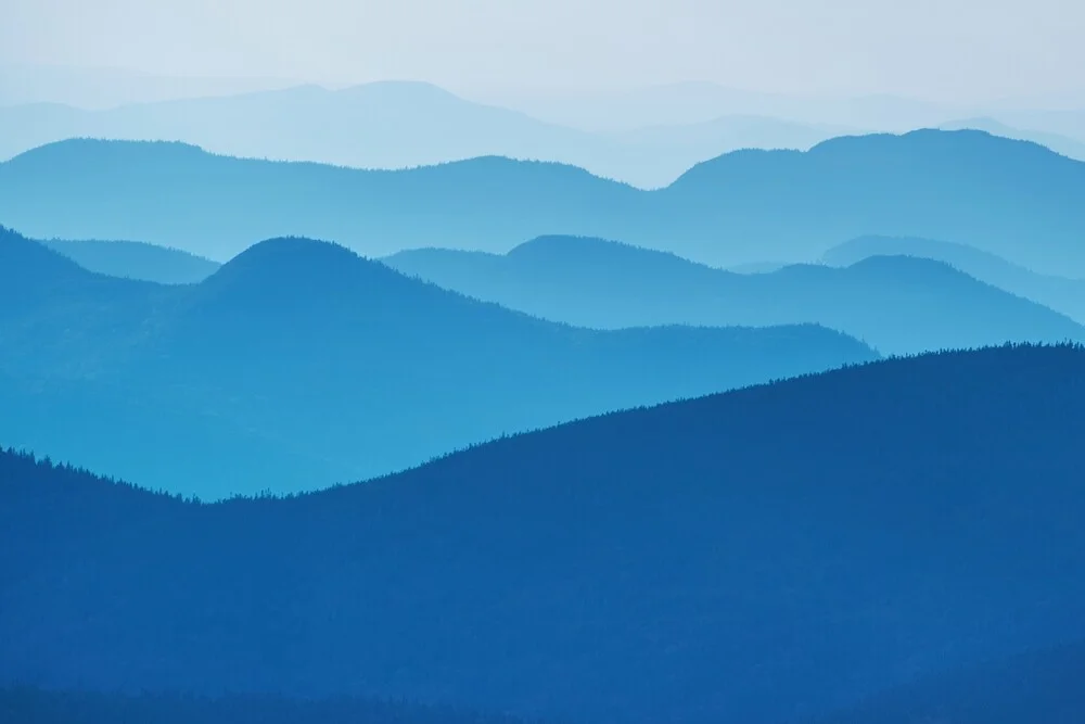 Blaue Berge - fotokunst von Christian Hartmann
