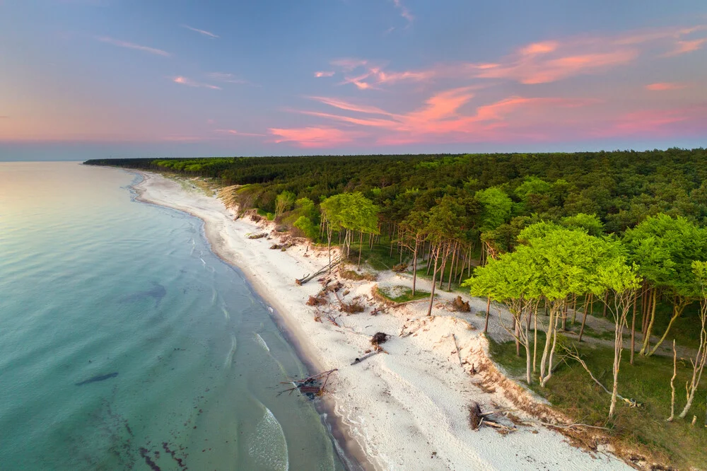 Sonnenuntergang am Strand - fotokunst von Dave Derbis