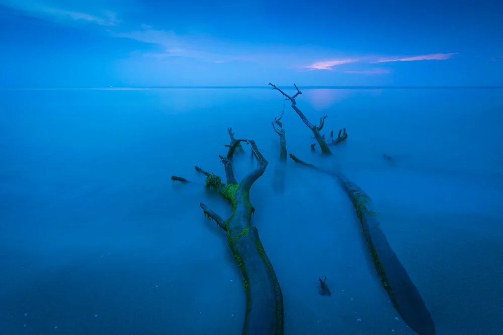 Nachteinbruch am Weststrand - fotokunst von Martin Wasilewski