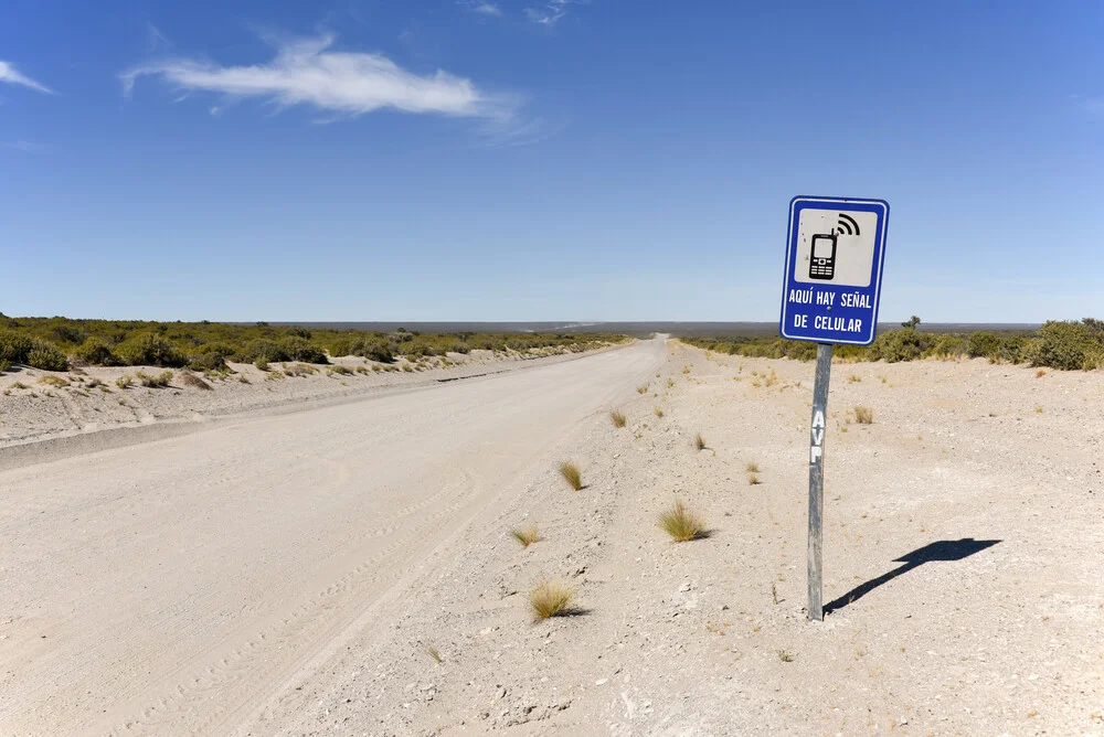 mobile reception in the middle of nowhere - Fineart photography by Thomas Heinze