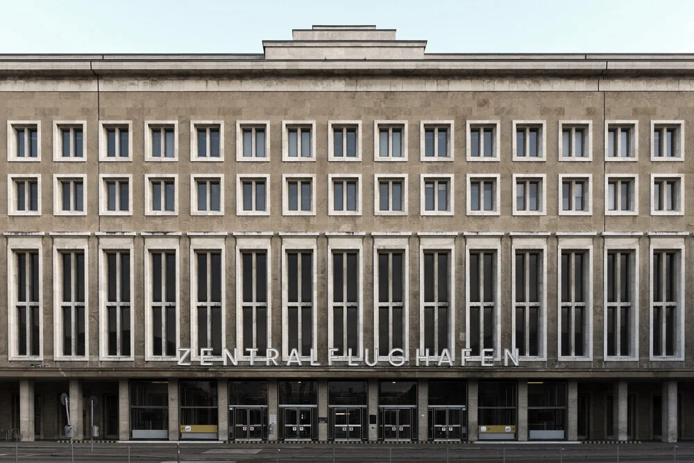 Flughafen Tempelhof - fotokunst von Theresa Breuer