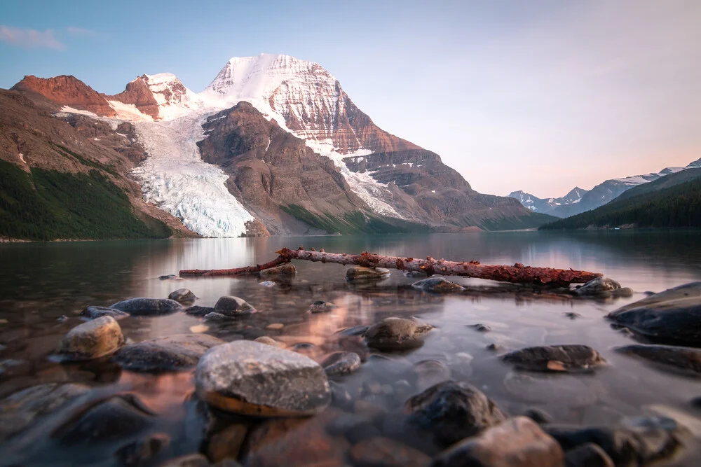 mount robson - fotokunst von Christoph Schaarschmidt