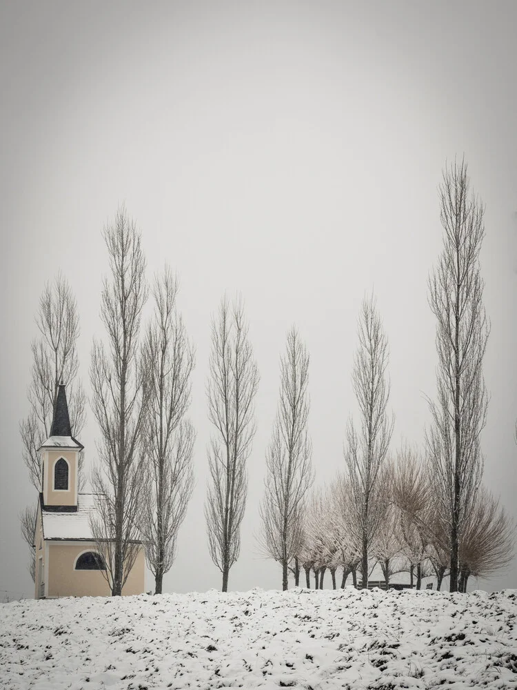 Bergkapelle Gniebing im Winter - fotokunst von Bernd Grosseck