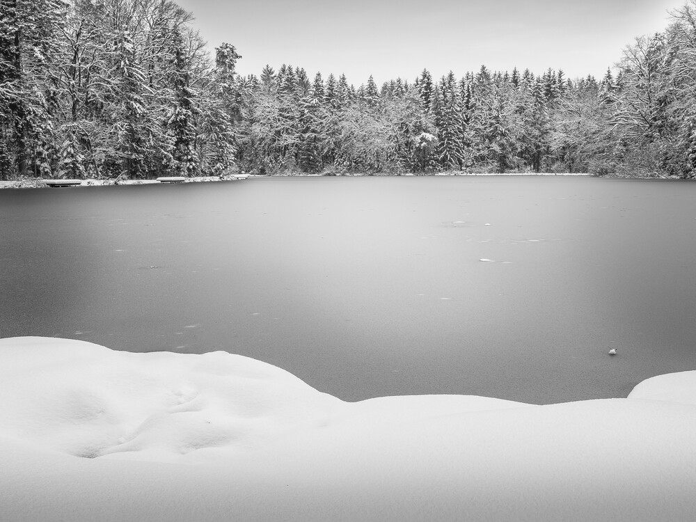 zugefrorener See - fotokunst von Bernd Grosseck