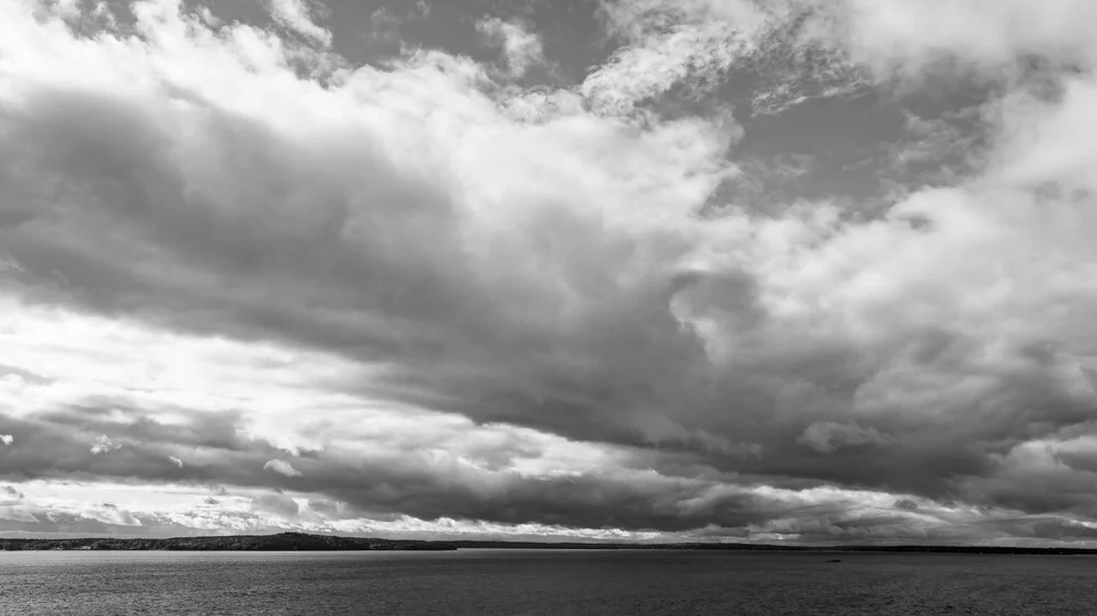 Clouds on the Horizon - fotokunst von Courtney Crane