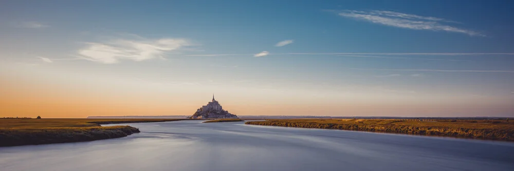 Abendliches Landschaftspanorama mit Mont Saint Michel - fotokunst von Franz Sussbauer