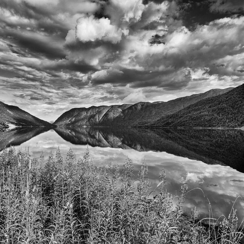Lognvikvatn, Norwegen - fotokunst von Mikolaj Gospodarek