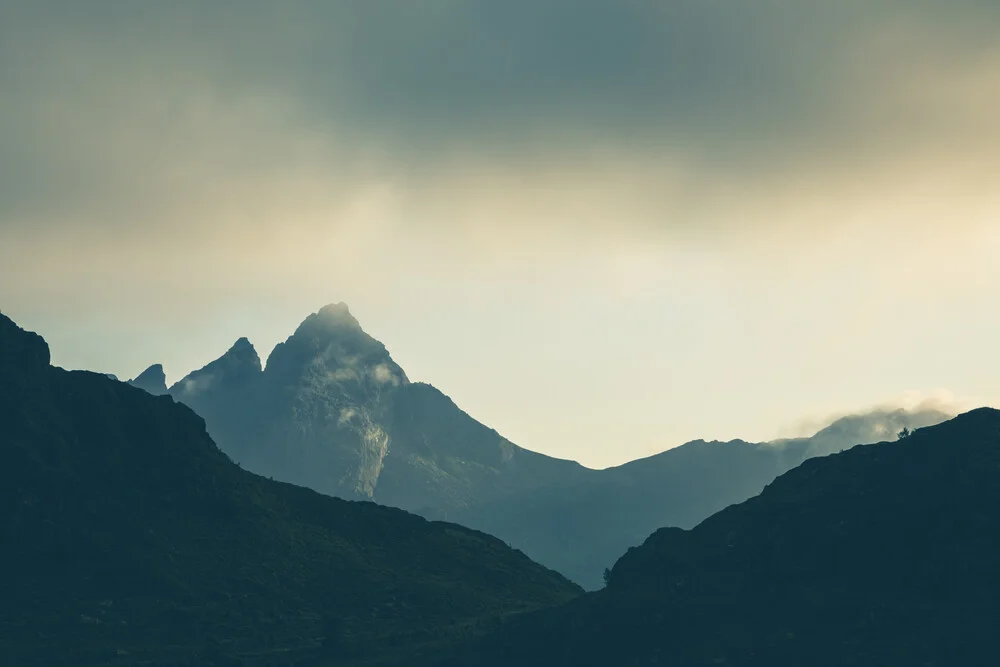 Lofoten Fjell - fotokunst von Sebastian Worm