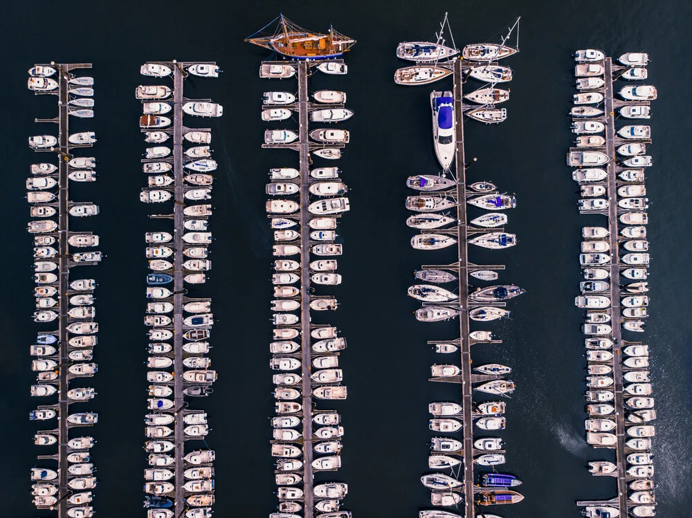 Harbour from above - fotokunst von Laura Zimmermann