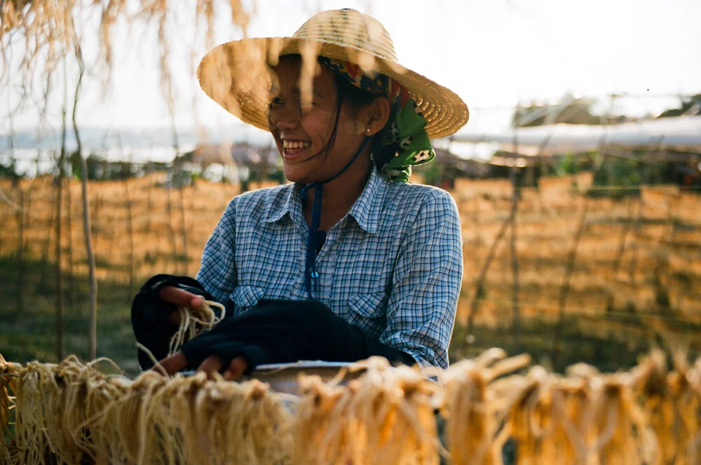 Myanmar Inle Lake - fotokunst von Jim Delcid