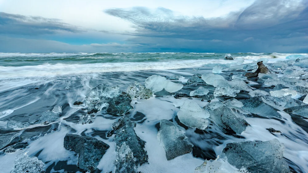 Diamond beach - Fineart photography by Valentin Pfeifhofer