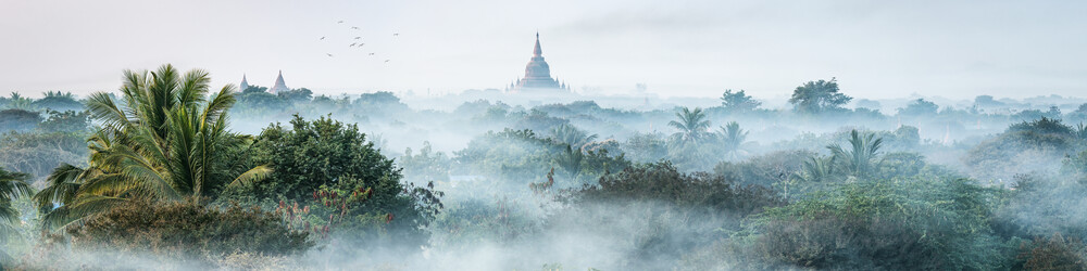 Morgennebel über Bagan - fotokunst von Jan Becke