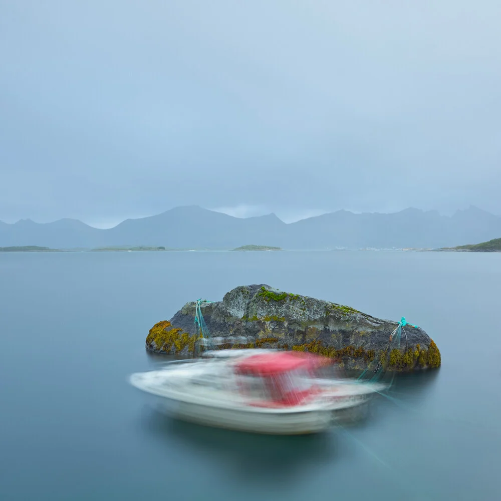 Dancing boat - fotokunst von Lars Almeroth