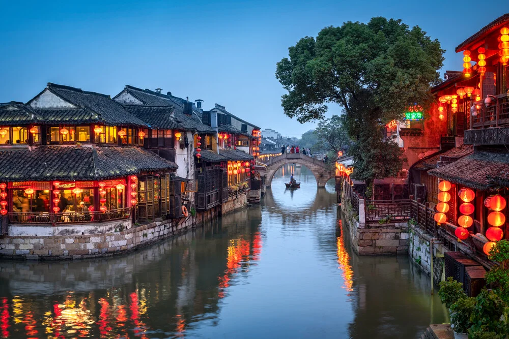 Wasserdorf Xitang in China - fotokunst von Jan Becke