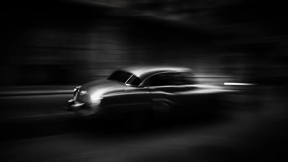 Cruising Havana nights - Fineart photography by Tillmann Konrad