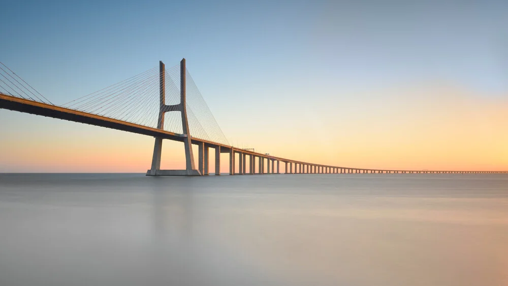 Ponte Vasco da Gama - fotokunst von Rolf Schnepp