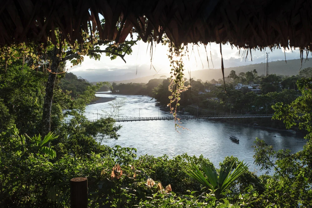 Am Río Napo - fotokunst von Julie Becquart