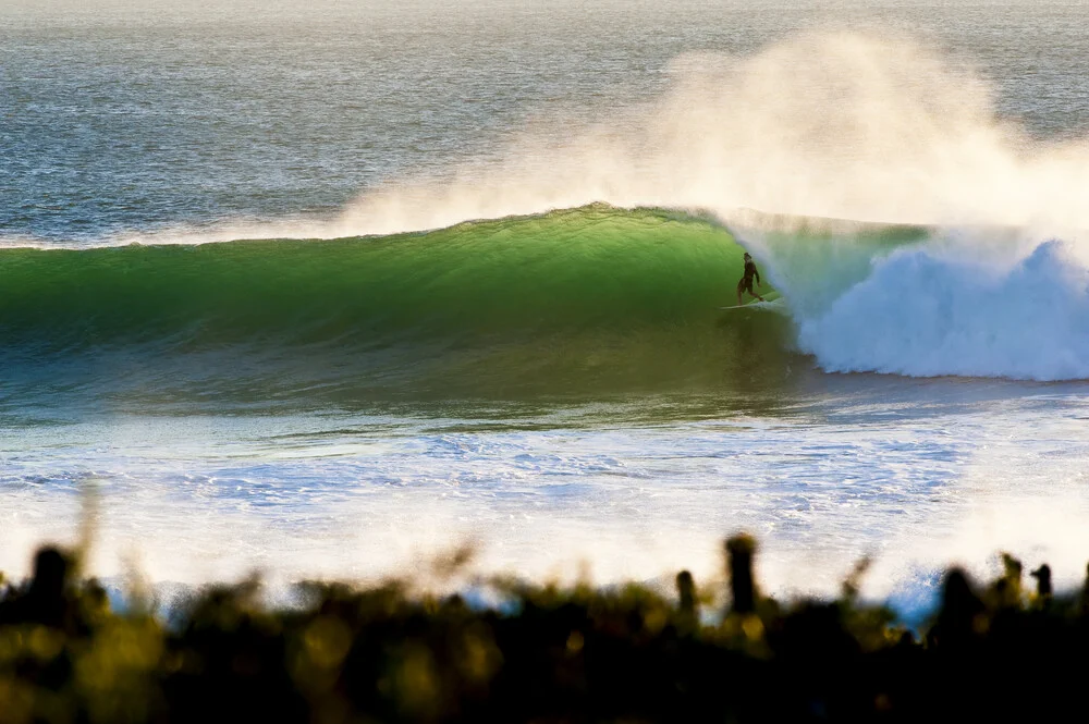 Surfer in Marokko - fotokunst von Lars Jacobsen