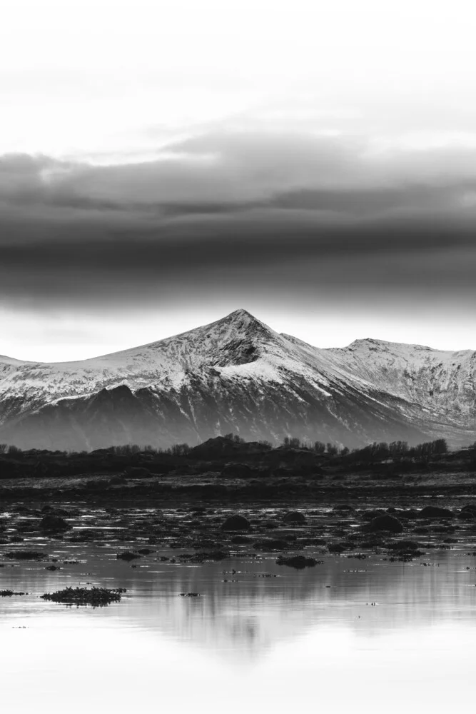 Mountain Monochrome - fotokunst von Sebastian Worm