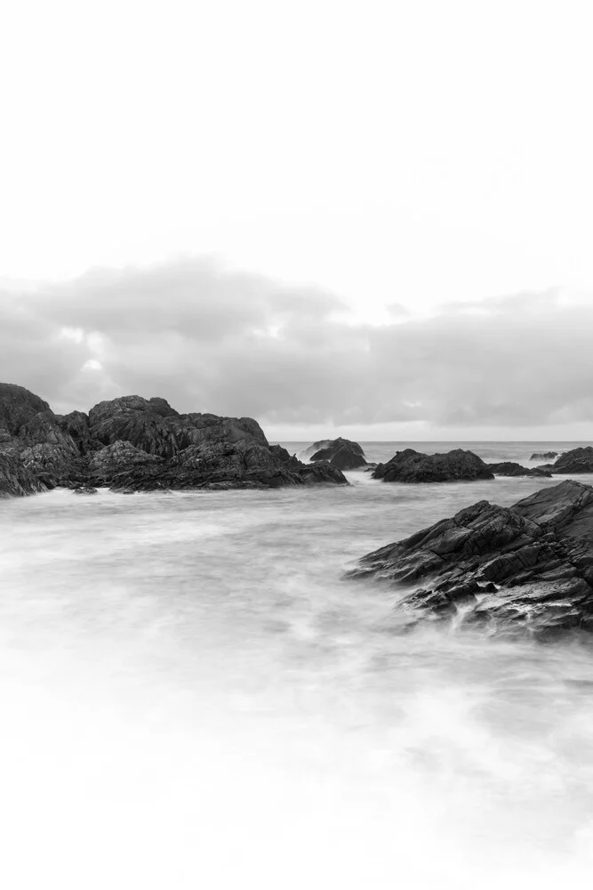 Around the Rocks B&W - fotokunst von Sebastian Worm