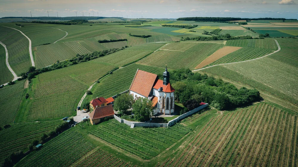 Lost church in the fields - fotokunst von Rémi Peschet
