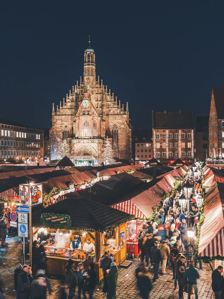 Weihnachtsmarkt Nürnberg, Deutschland – Fotokunst von Thomas Müller als Poster oder Acrylglasbild