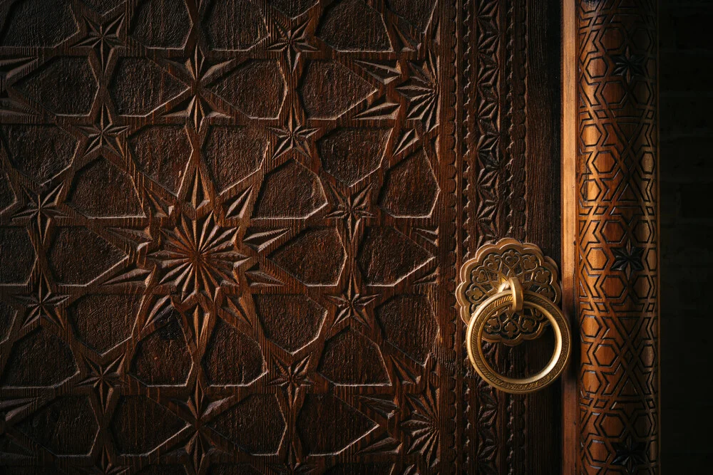 Entrance door to the Poi Kalon mosque in Uzbekistan - Fineart photography by Claas Liegmann