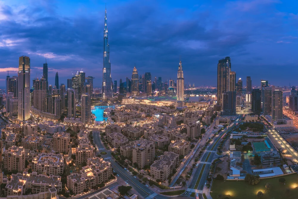 Dubai Downtown - fotokunst von Jean Claude Castor