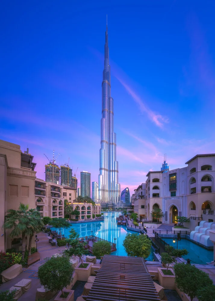 Dubai Burj Khalifa - fotokunst von Jean Claude Castor