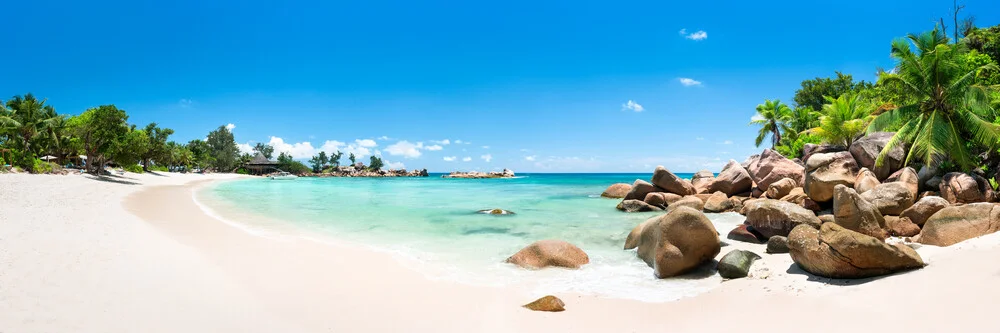 Beach panorama in the Seychelles - Fineart photography by Jan Becke