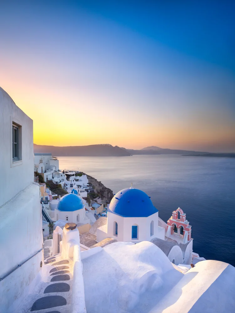 Sonnenaufgang an der Caldera auf Santorini - fotokunst von Jan Becke