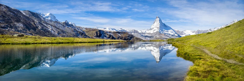 Stellisee und Matterhorn in den Schweizer Alpen - fotokunst von Jan Becke