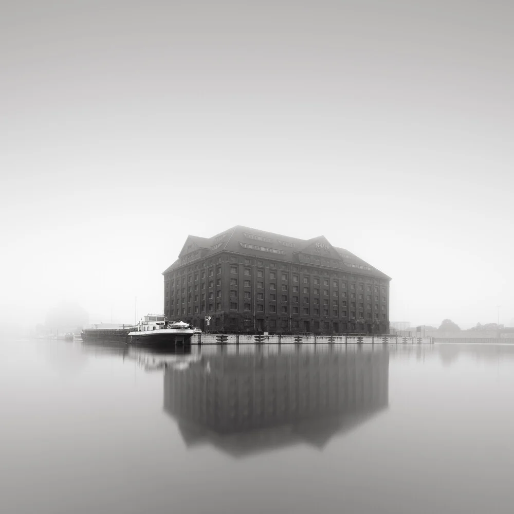 Lagerhaus im Westhafen von Berlin - Fineart photography by Thomas Wegner