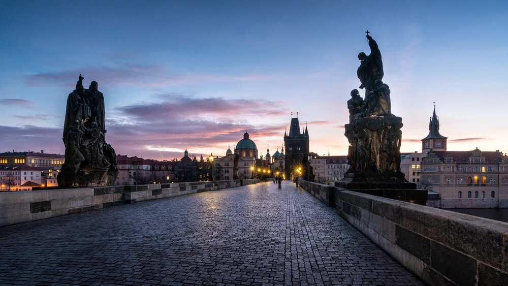 Karluv most vor Sonnenaufgang - fotokunst von Ronny Behnert