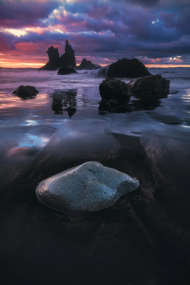 Teneriffa Strand Playa Benijo bei Sonnenuntergang - fotokunst von Jean Claude Castor