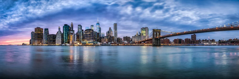 Manhattan Skyline und Brookyln Bridge - fotokunst von Jan Becke