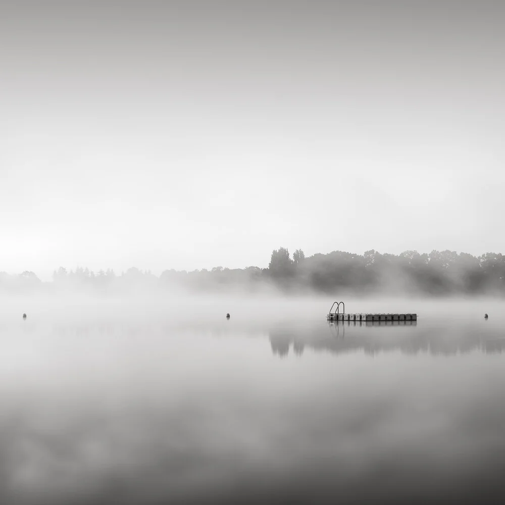 Badeplattform auf einem See - fotokunst von Thomas Wegner