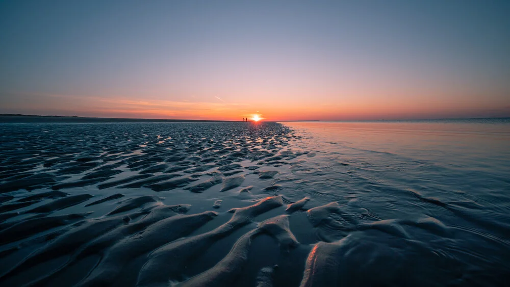 Abendspaziergang am Meer - fotokunst von Philipp Behncke