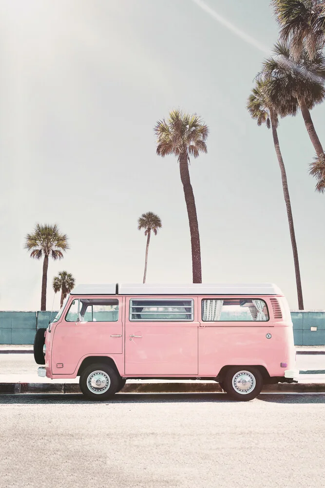 Pink Van - fotokunst von Kathrin Pienaar