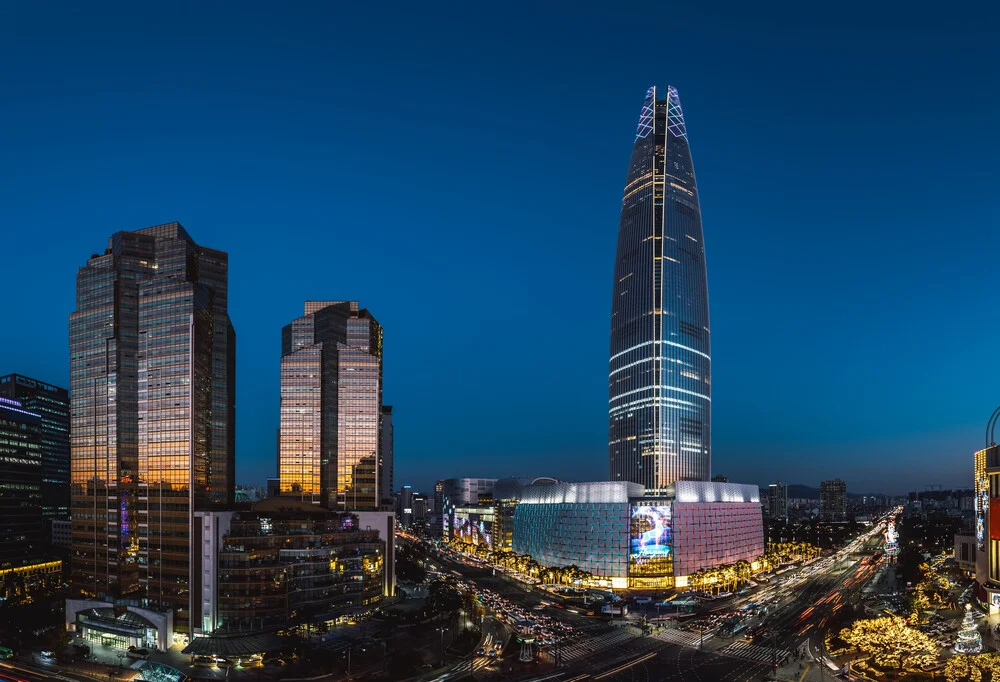 panorama shot with cityscape of  Seoul - fotokunst von Leander Nardin
